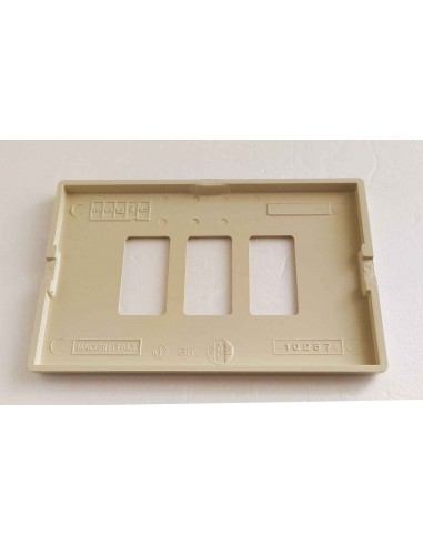 Placca-Bticino-in-resina-magic-3-posti-per-scatola-rettangolare-3