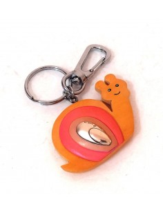 Portachiavi-lumaca-in-legno-colorato-con-placca-argento-recuerdo-archetto-chiaro