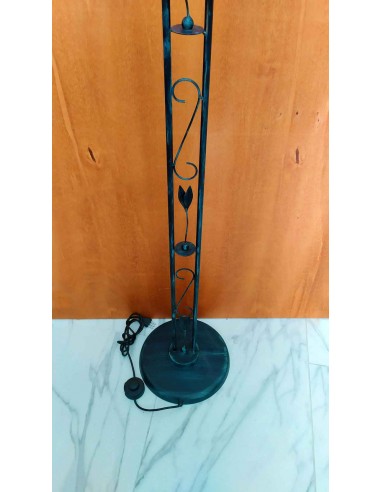 Piantana-a-2-luci-in-ferro-battuto-con-paralumi-a-campana-in-vetro-bianco-7