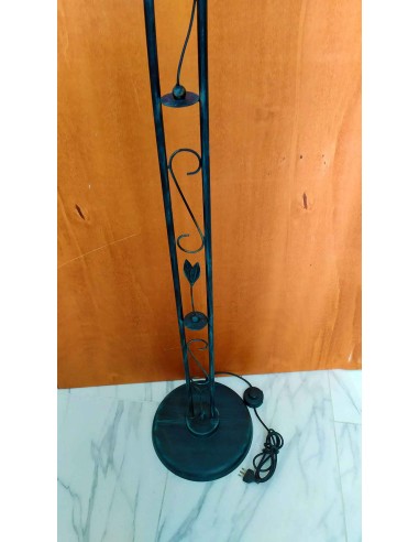 Piantana-a-2-luci-in-ferro-battuto-con-paralumi-a-campana-in-vetro-bianco-8