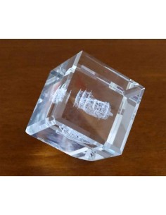 Fermacarte-cubo-in-cristallo-con-incisione-laser-3d-veliero 2