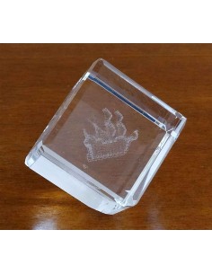 Fermacarte-cubo-in-cristallo-con-incisione-laser-3d-veliero