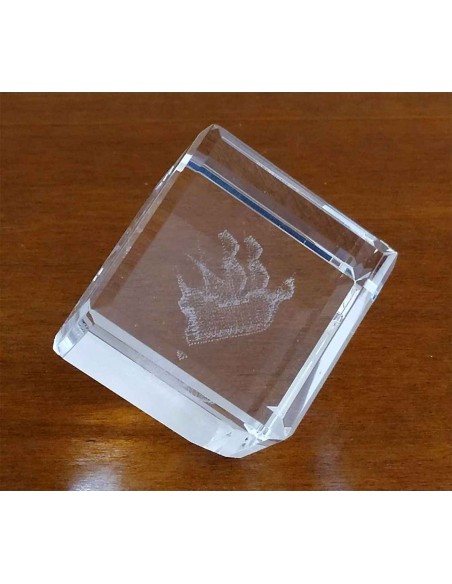 Fermacarte-cubo-in-cristallo-con-incisione-laser-3d-veliero