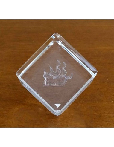 Fermacarte-cubo-in-cristallo-con-incisione-laser-3d-veliero-5