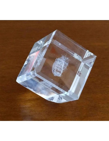 Fermacarte-cubo-in-cristallo-con-incisione-laser-3d-veliero-3