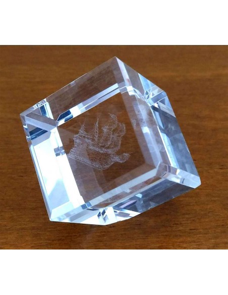 Fermacarte-cubo-in-cristallo-con-incisione-laser-3d-veliero-6